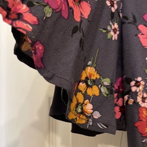 ✨Re:named Gray Floral Maxi Wrap Dress with Flutter Sleeves - Picture 4 of 6